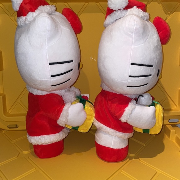 Hello Kitty Christmas Greeter Plushie Set - Picture 3 of 7